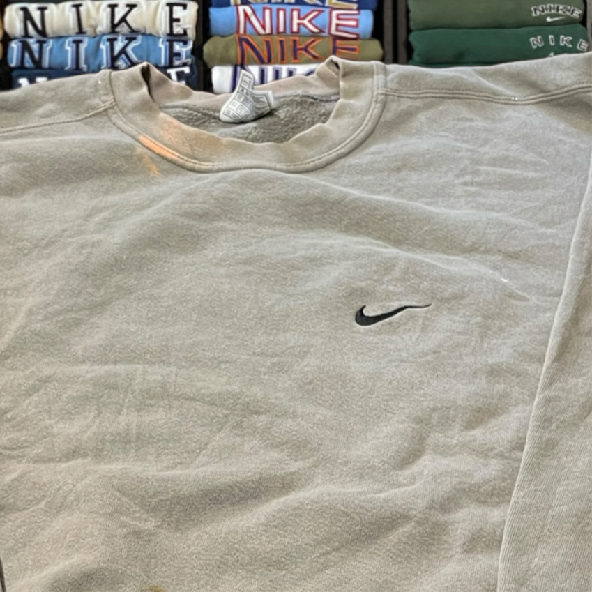 90s mocha Nike embroidered logo sweater