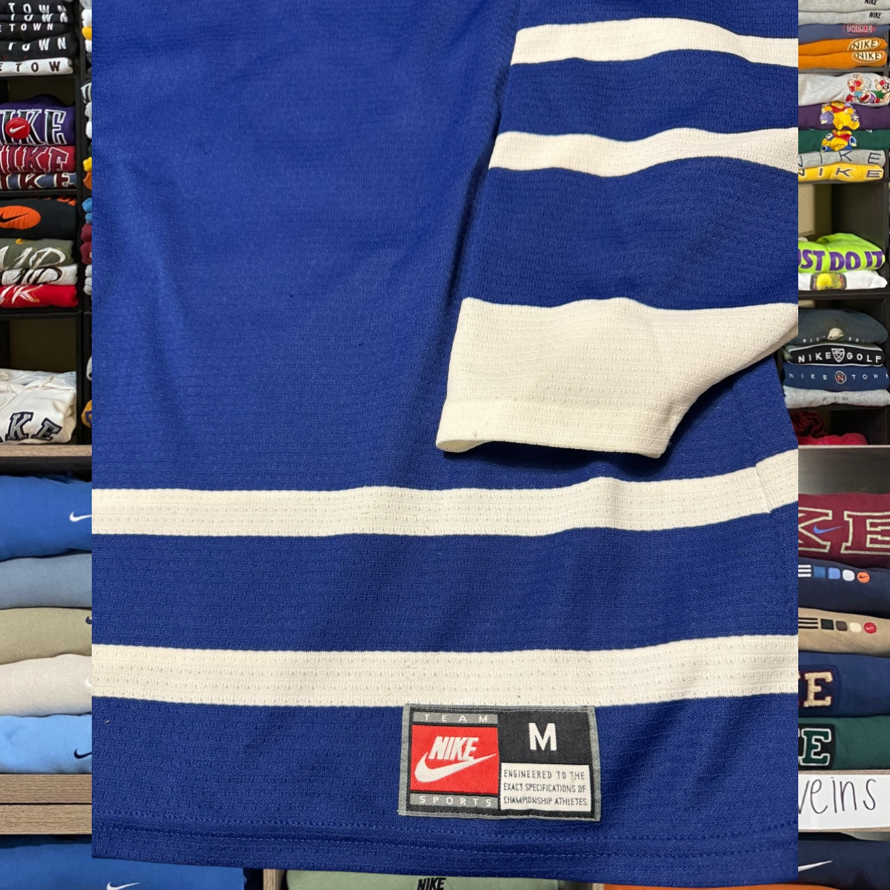 nike x Maple leafs nhl hockey jersey (medium)