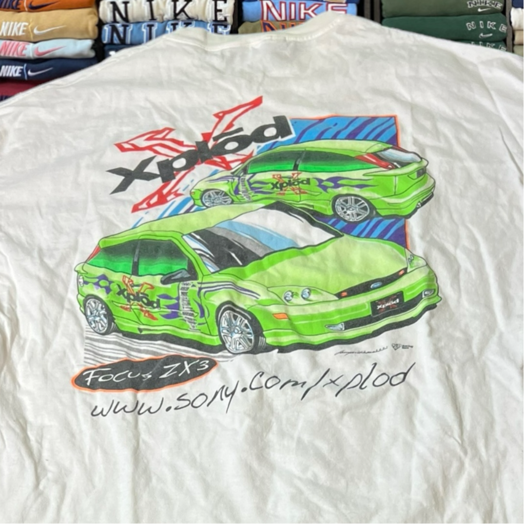 2001 ford race car graphic shirt ( large )