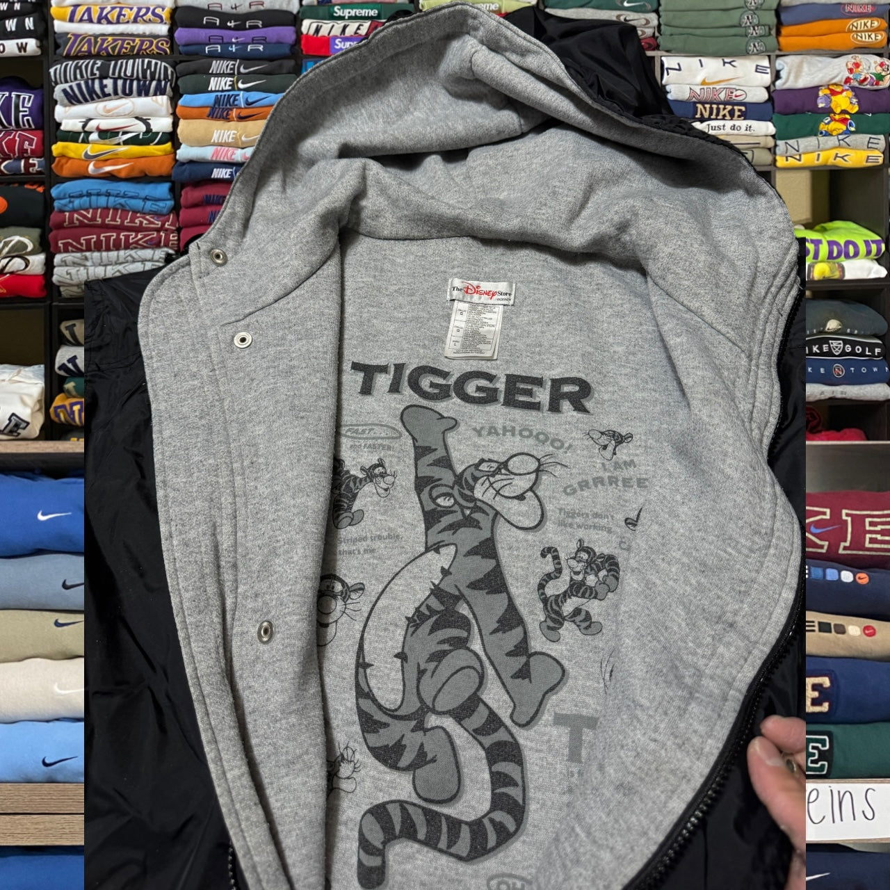 90s tigger puffer jacket (Large)