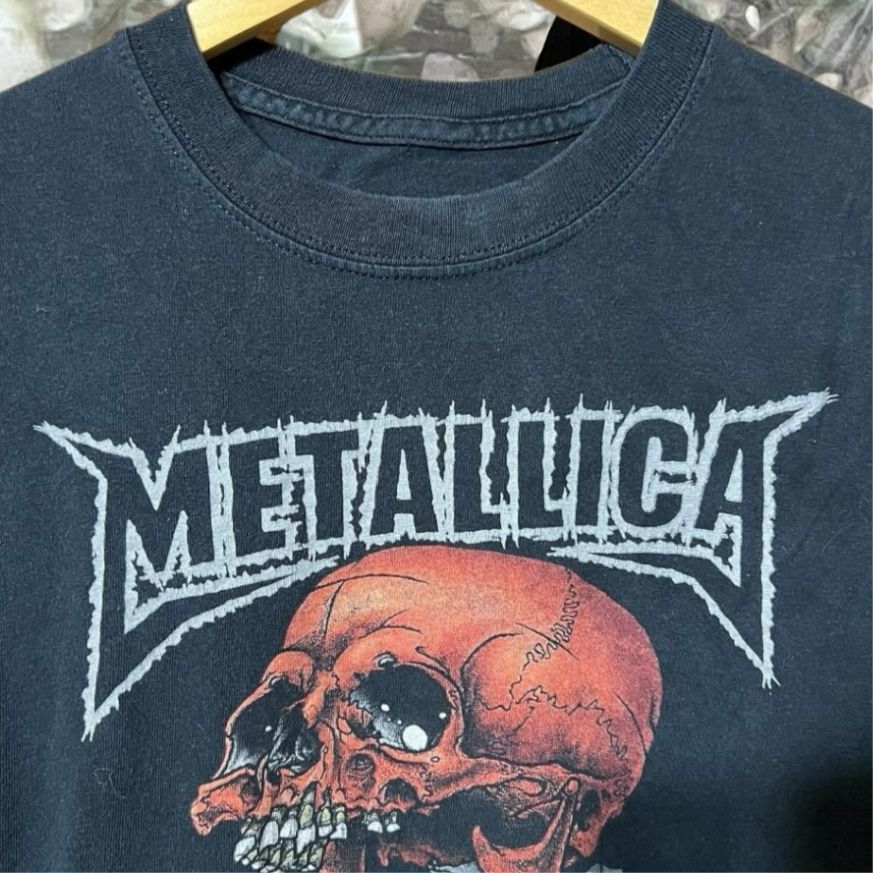 Y2K Metallica shirt