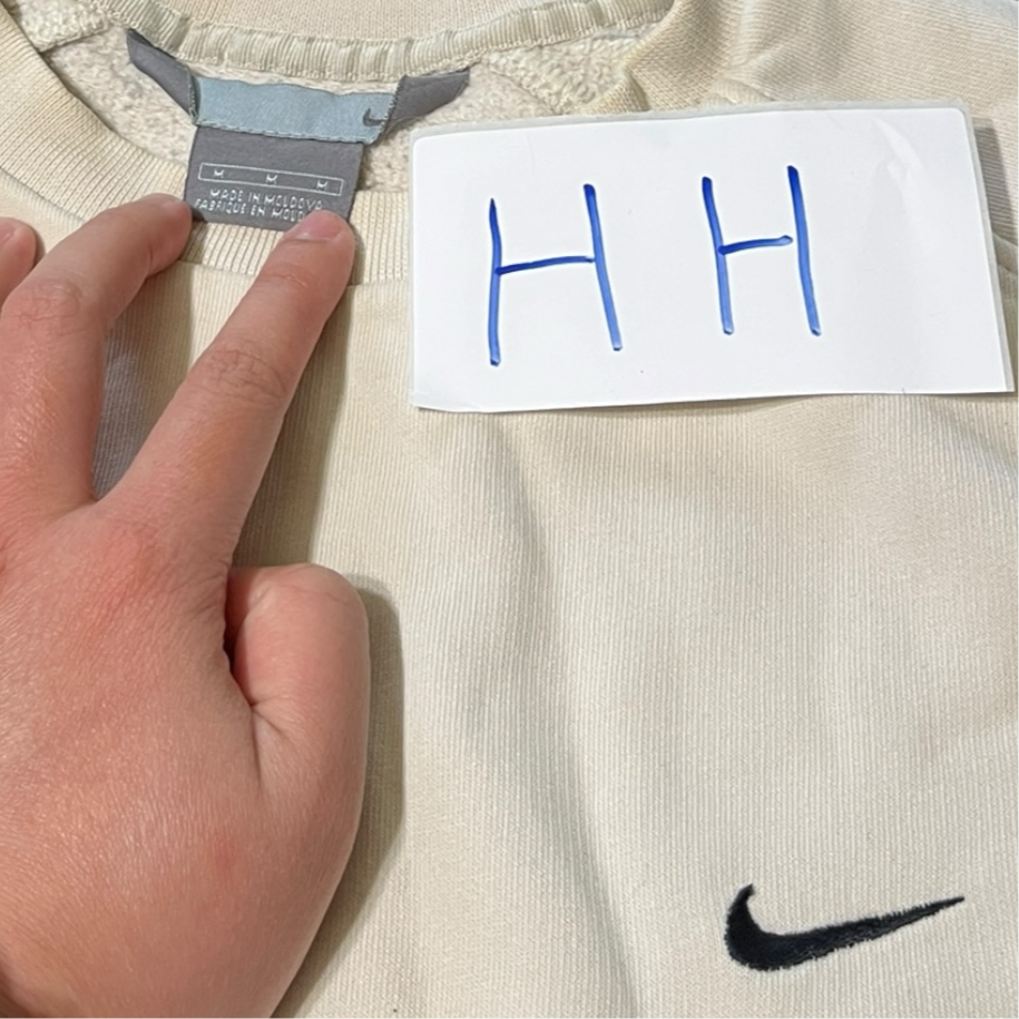 Y2K Nike crème sweater