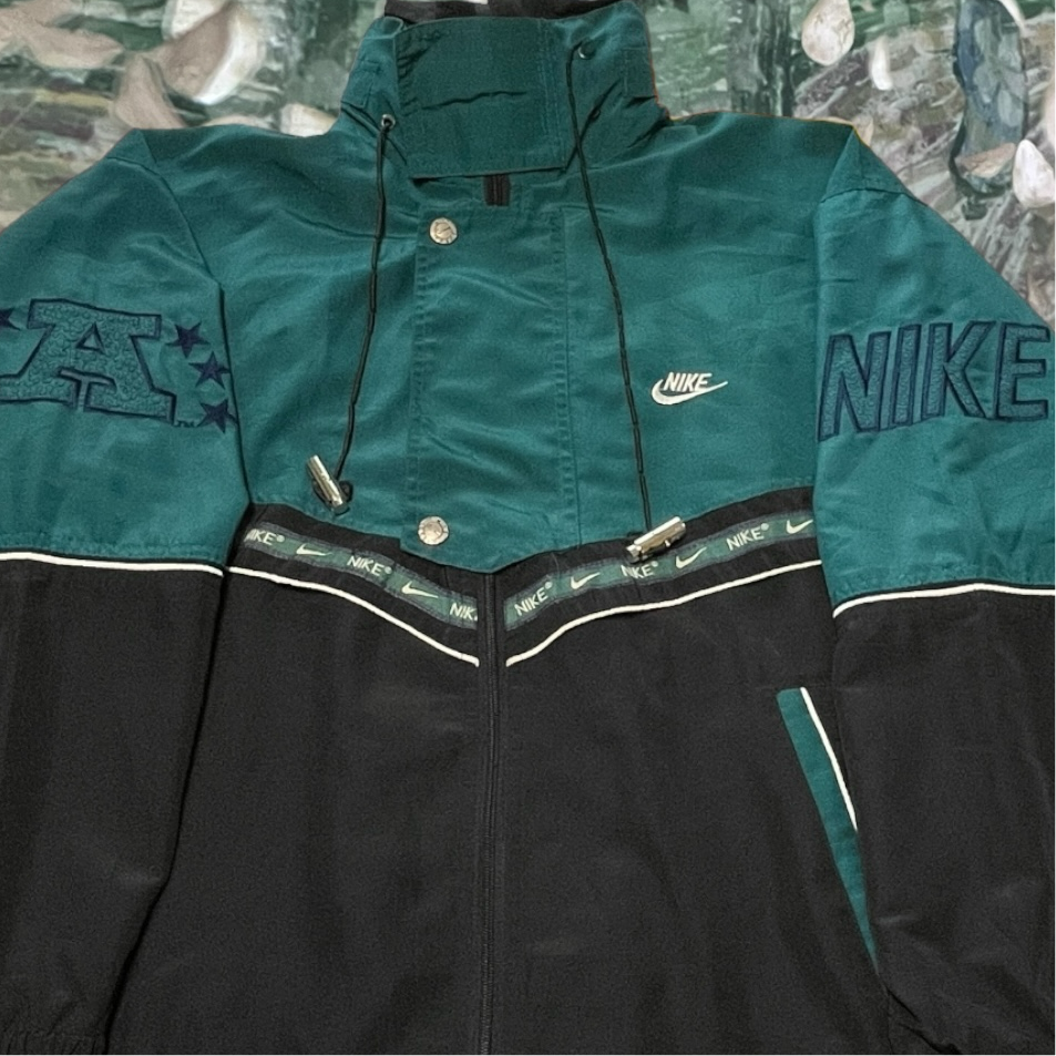 90s rare embroidered logo Nike windbreaker jacket