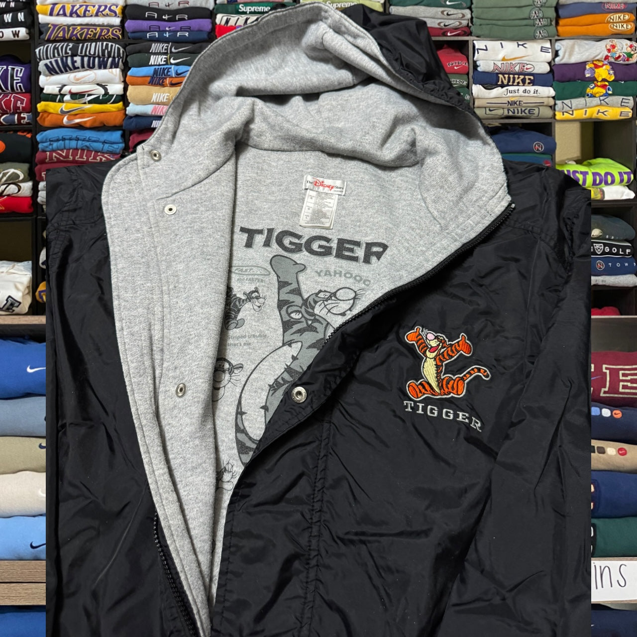 90s tigger puffer jacket (Large)