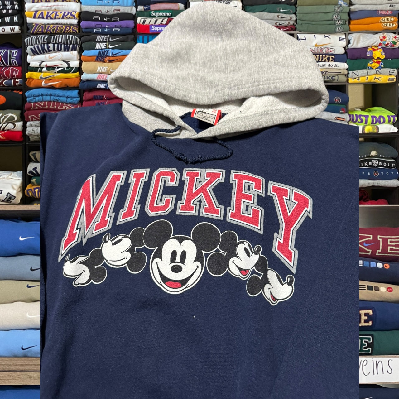 90s Mickey Mouse Disney hoodie (large)