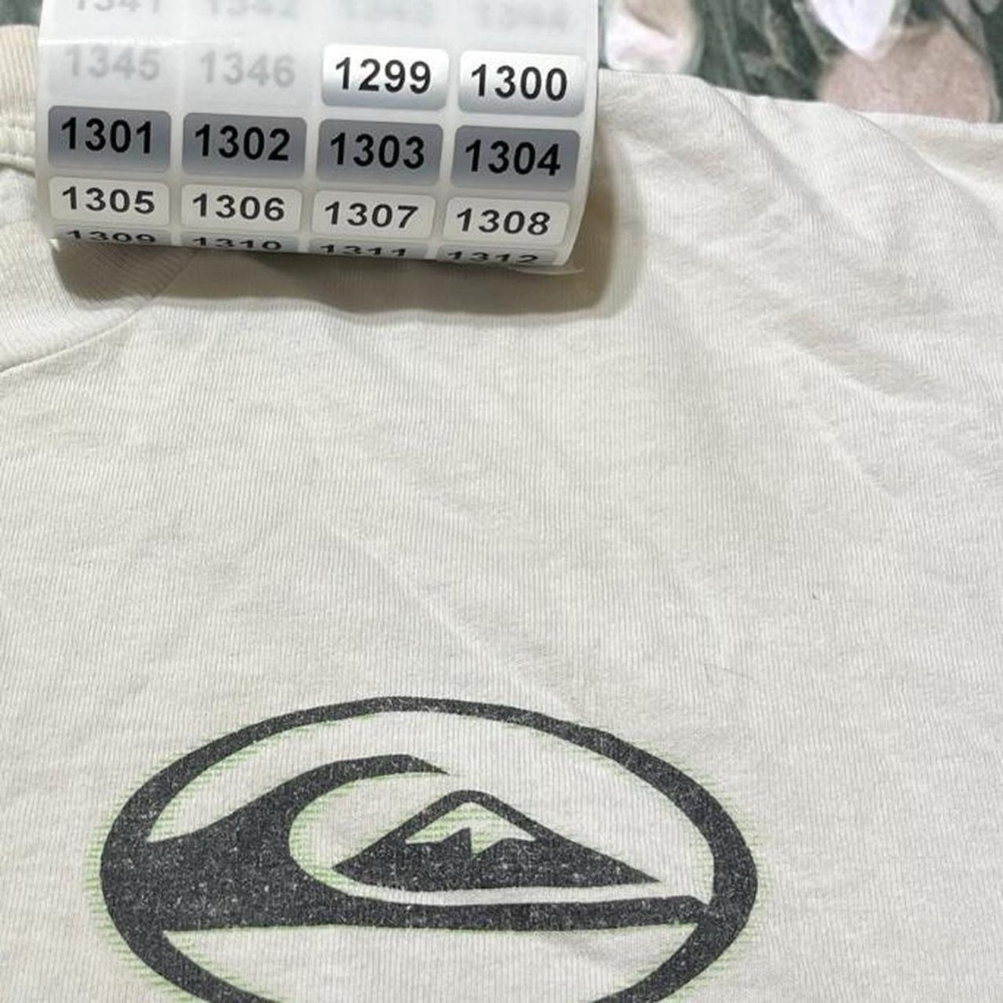 Vintage Y2K 2002 quiksilver Surf Sweater/Shirt