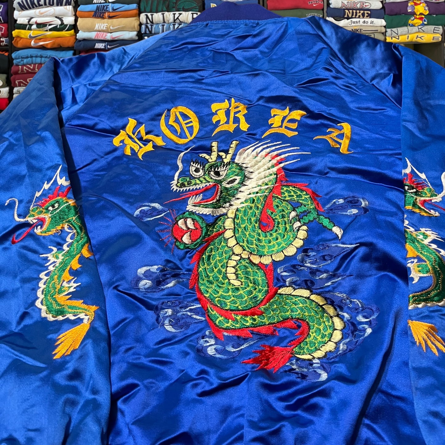 80s dragon satin jacket (medium)