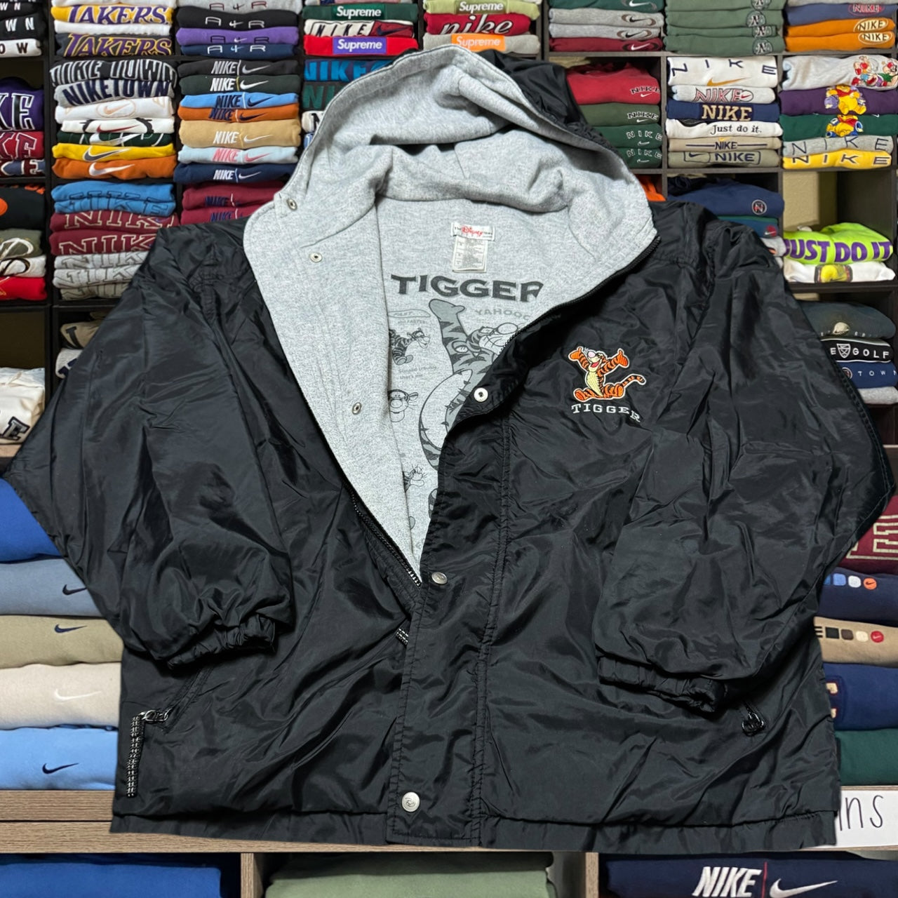 90s tigger puffer jacket (Large)