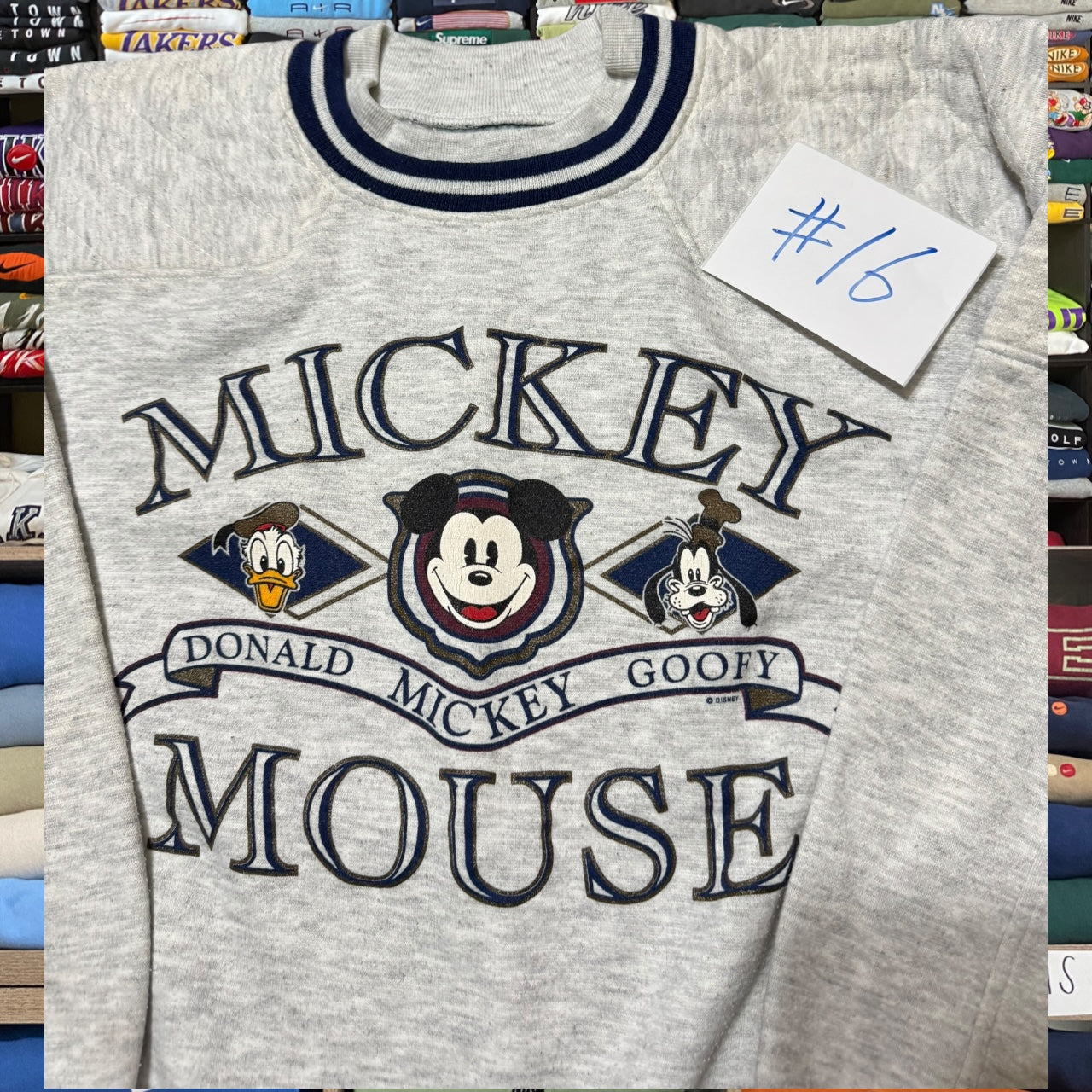 90s mickey mouse disney sweatshirt (Medium)
