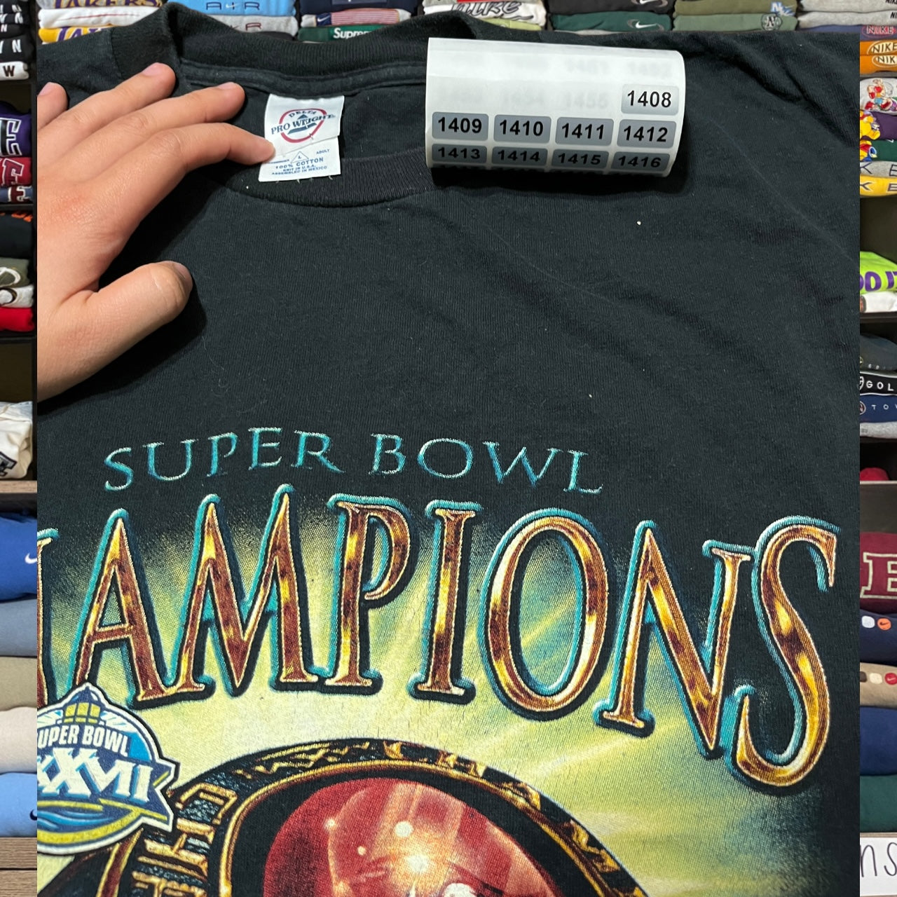 Vintage Tampa bay buccanneers football shirt