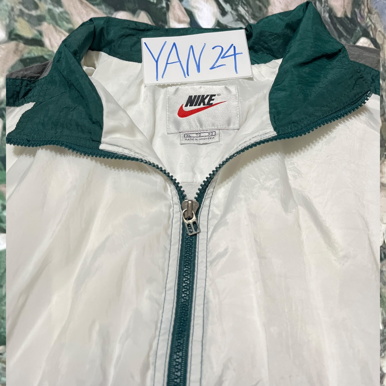 vinrage 90's nike windbreaker (xlarge)