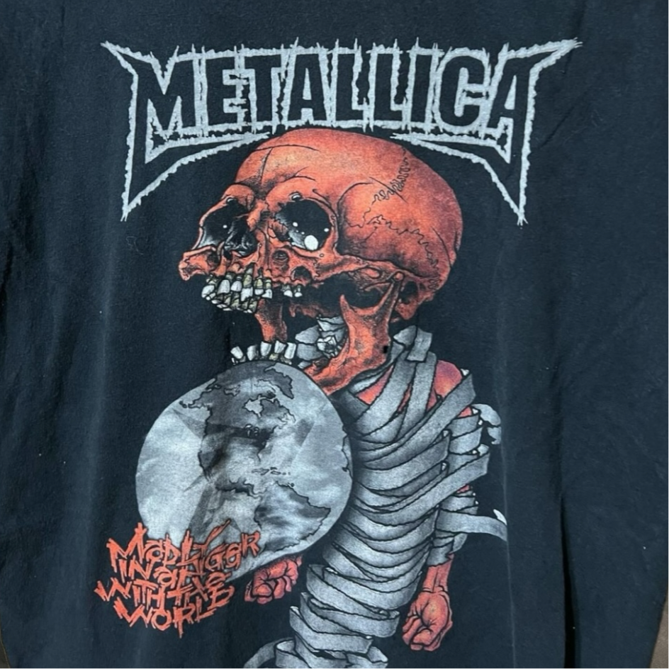 Y2K Metallica shirt