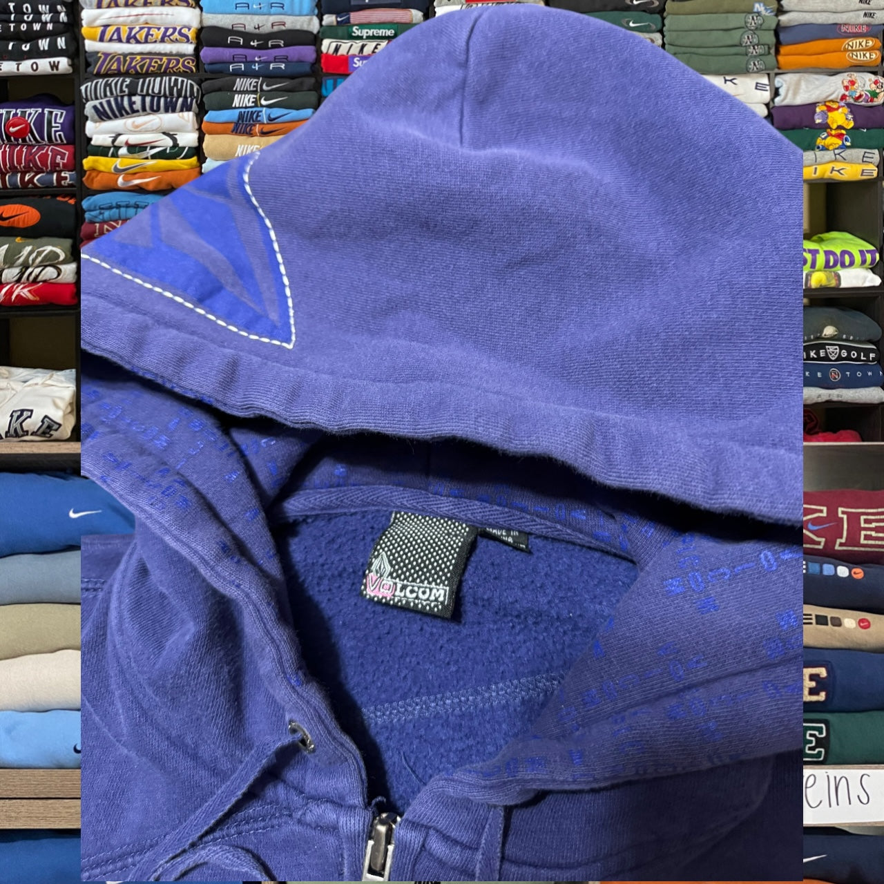 y2k volcom skater hoodie (medium)