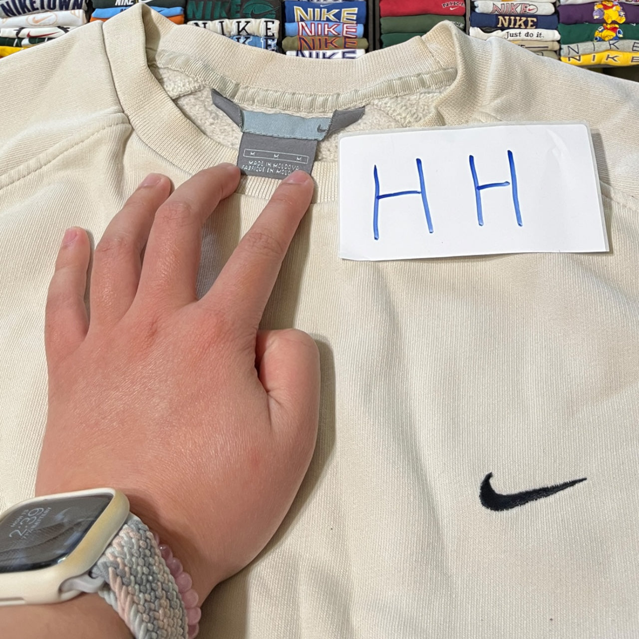 Y2K Nike crème sweater