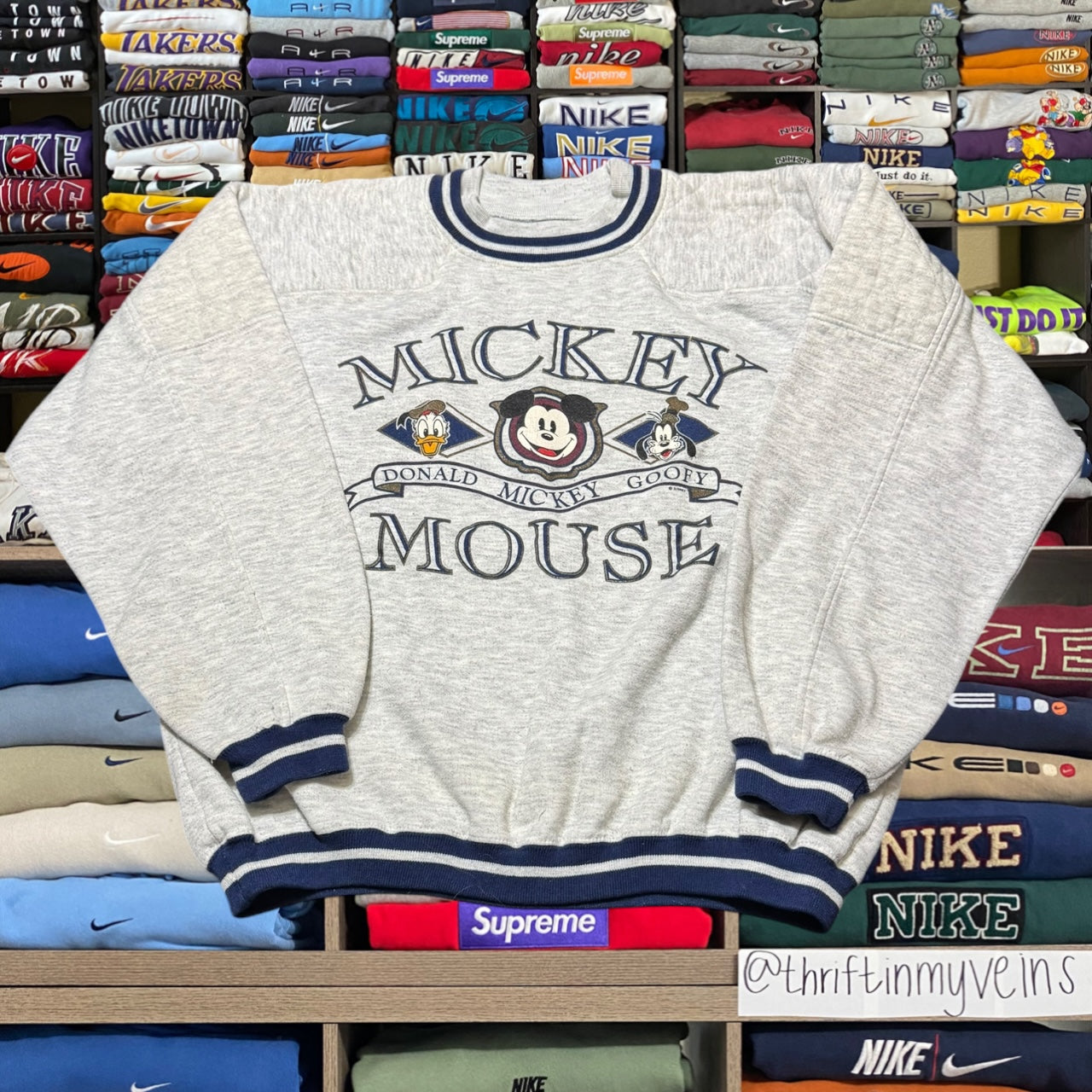 90s mickey mouse disney sweatshirt (Medium)