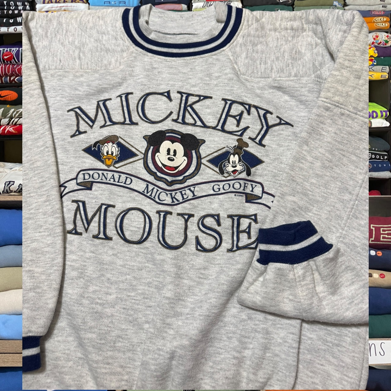 90s mickey mouse disney sweatshirt (Medium)