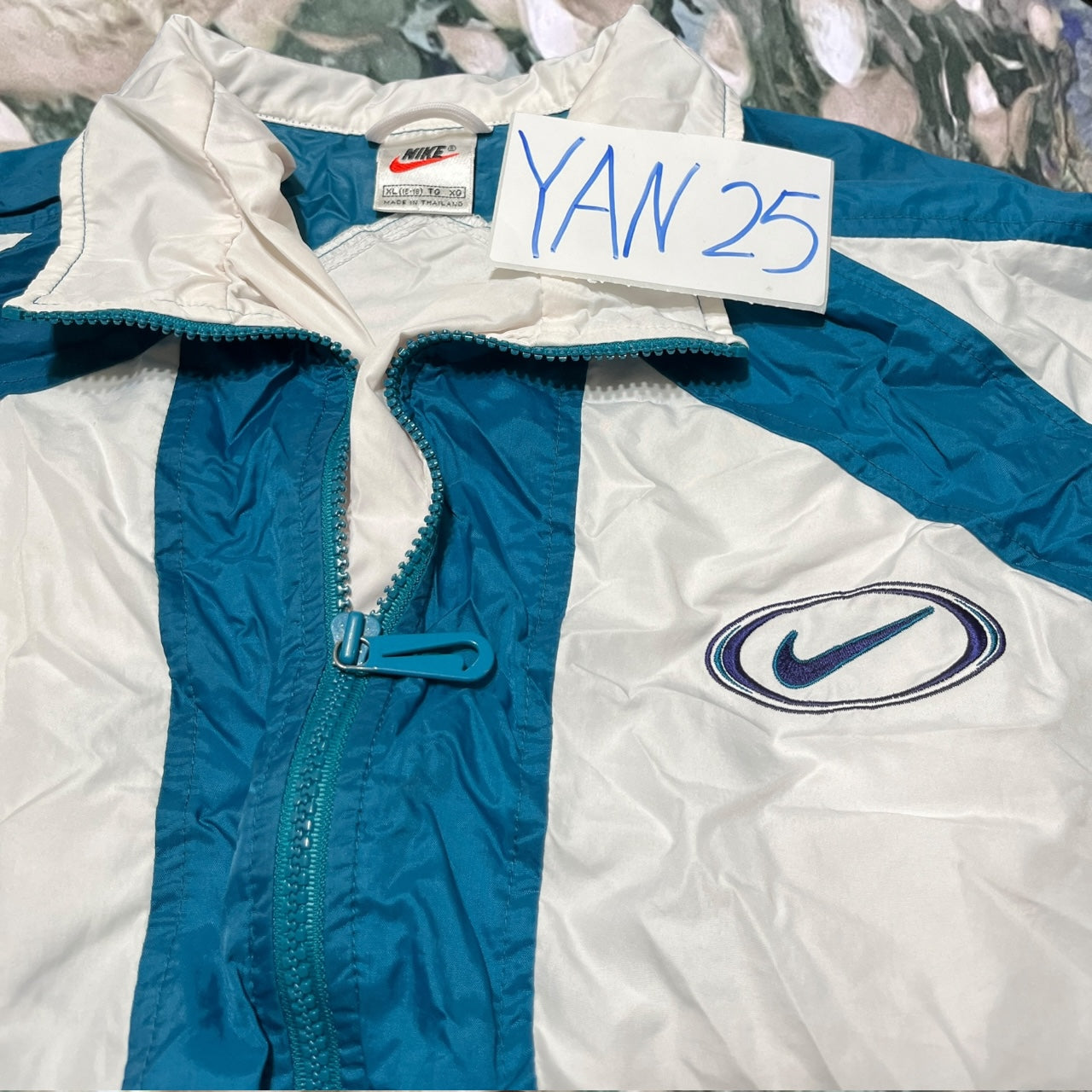 vintage 90's nike windbreaker (medium)