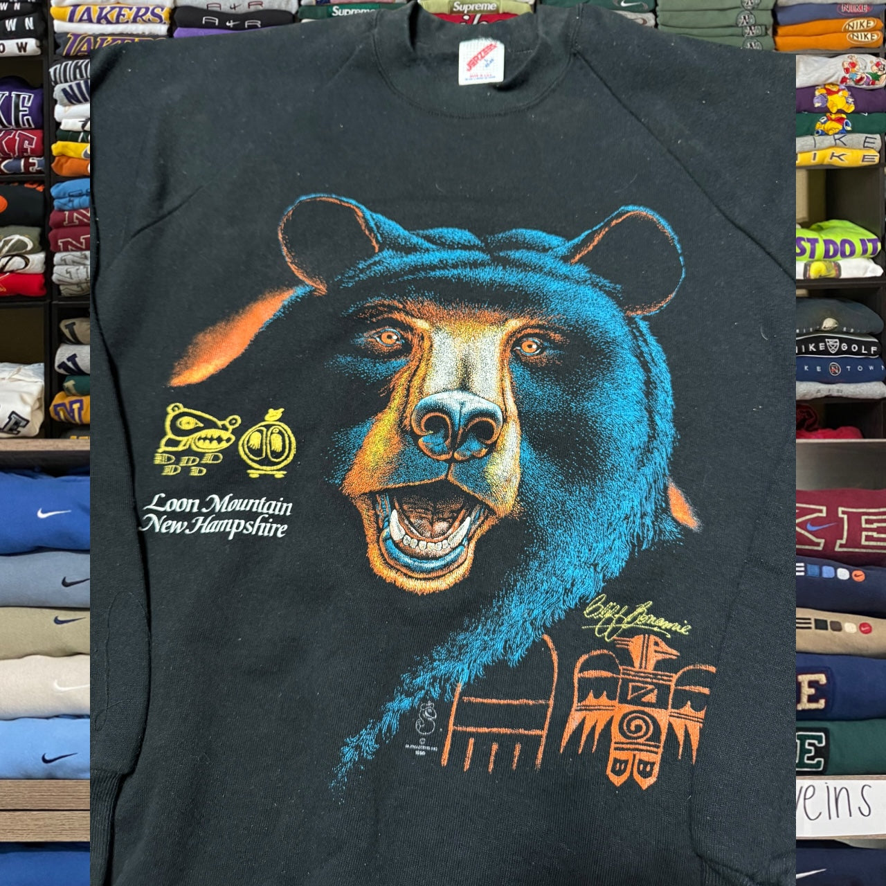 90s black bear sweatshirt (Large)