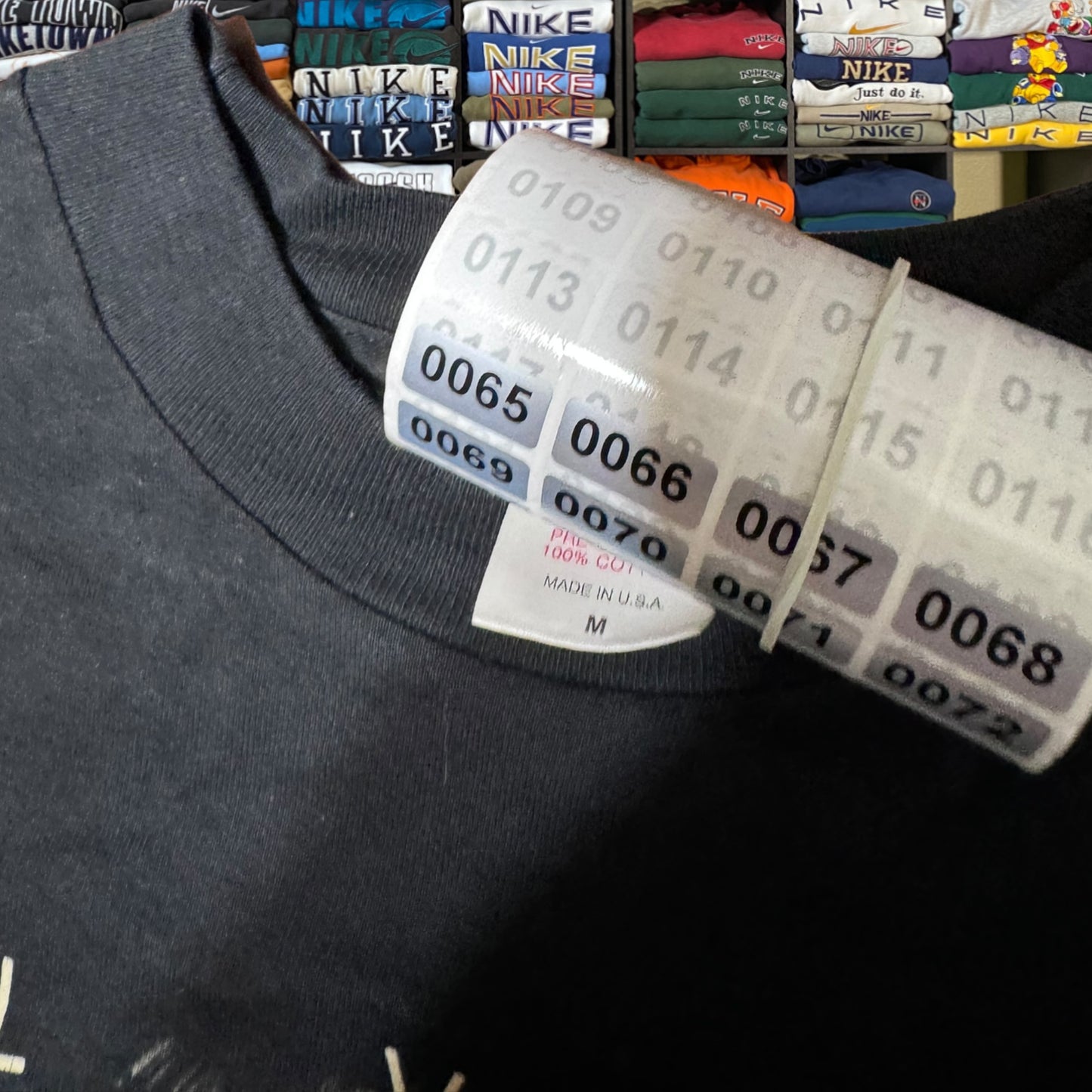 1998 Elvis Presley shirt ( medium )