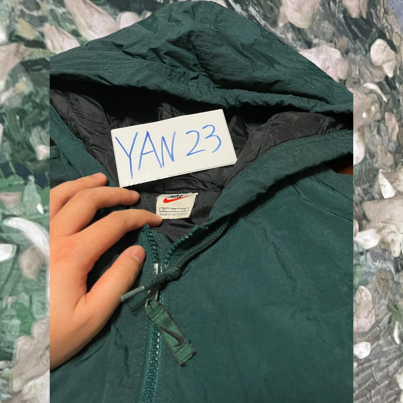 vintage 90's nike puffer jacket (xlarge)