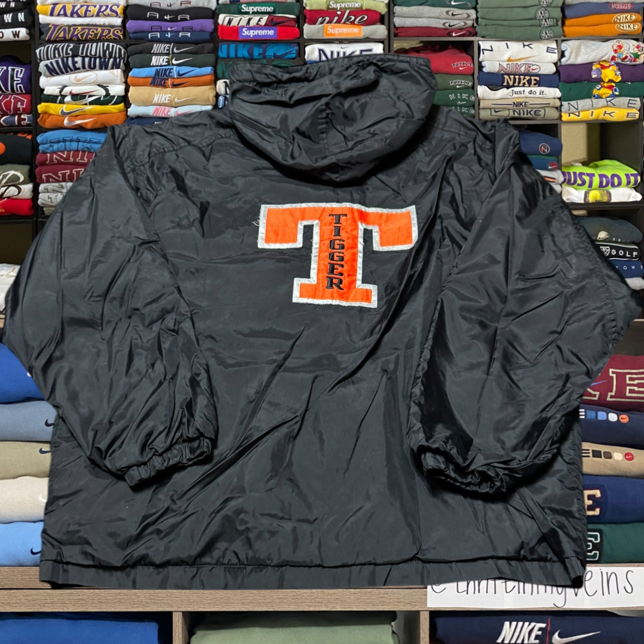 90s tigger puffer jacket (Large)