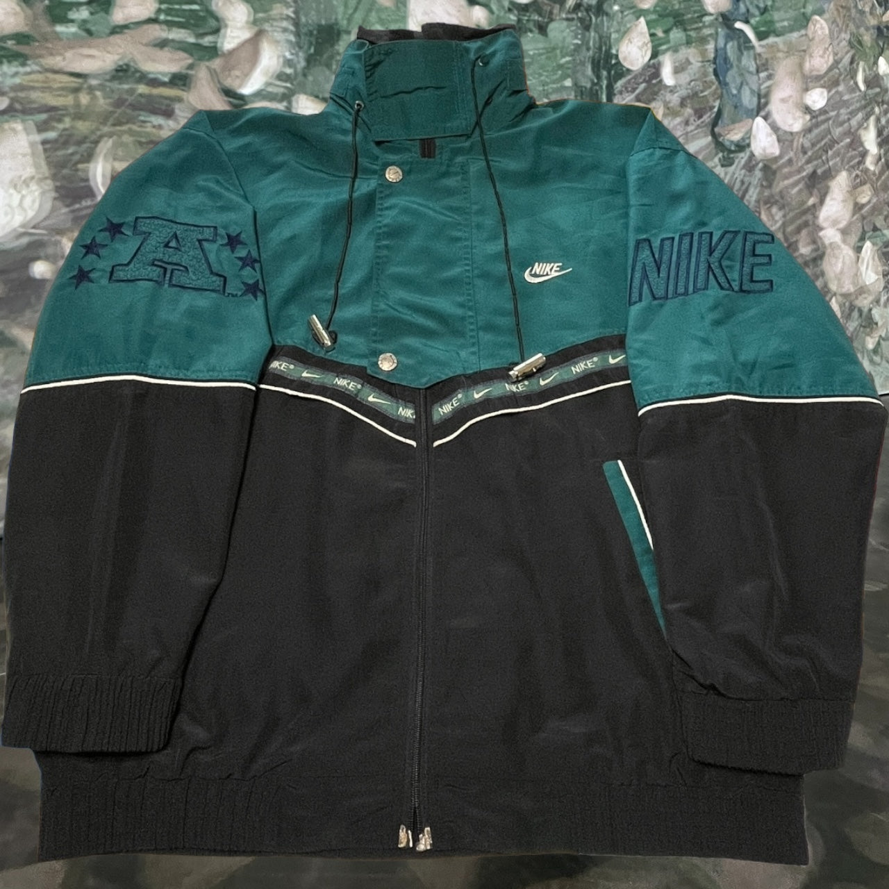 90s rare embroidered logo Nike windbreaker jacket